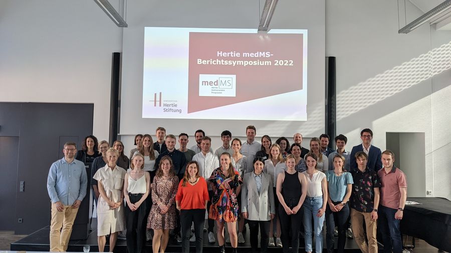 Auf dem Berichtssymposium 2022 kamen die derzeitigen und die ehemaligen Stipendiatinnen und Stipendiaten des medMS-Programmes zusammen, Foto: GHST