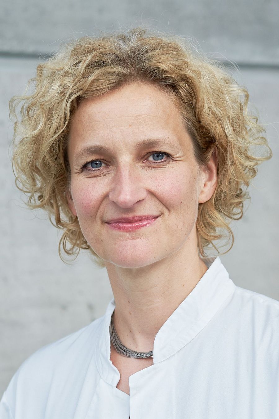 
                           Portrait von PD Dr. Rebecca Schüle
                           schu9935ACLOSE.jpg