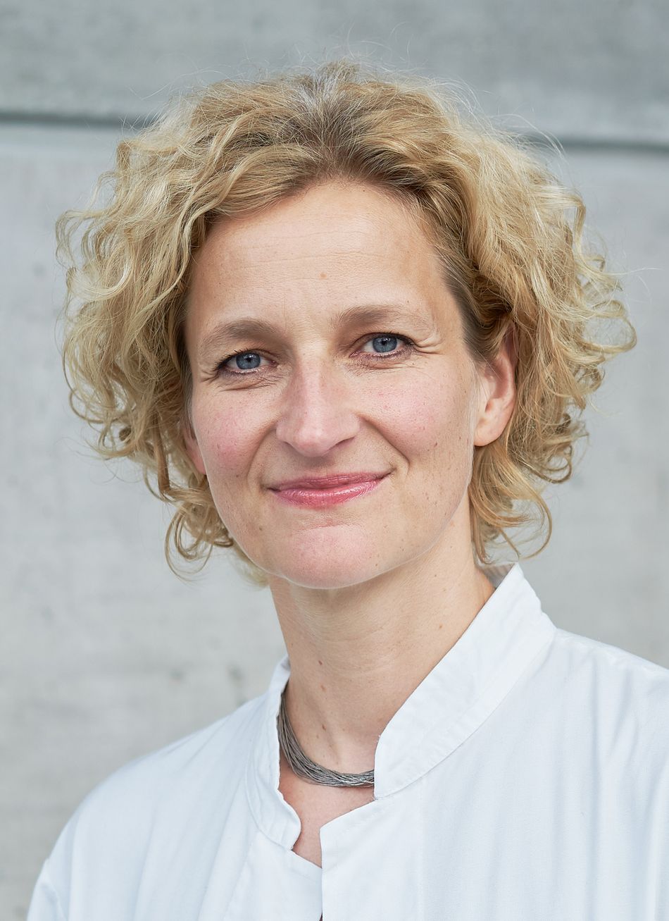 Portrait von PD Dr. Rebecca Schüle schu9935ACLOSE.jpg