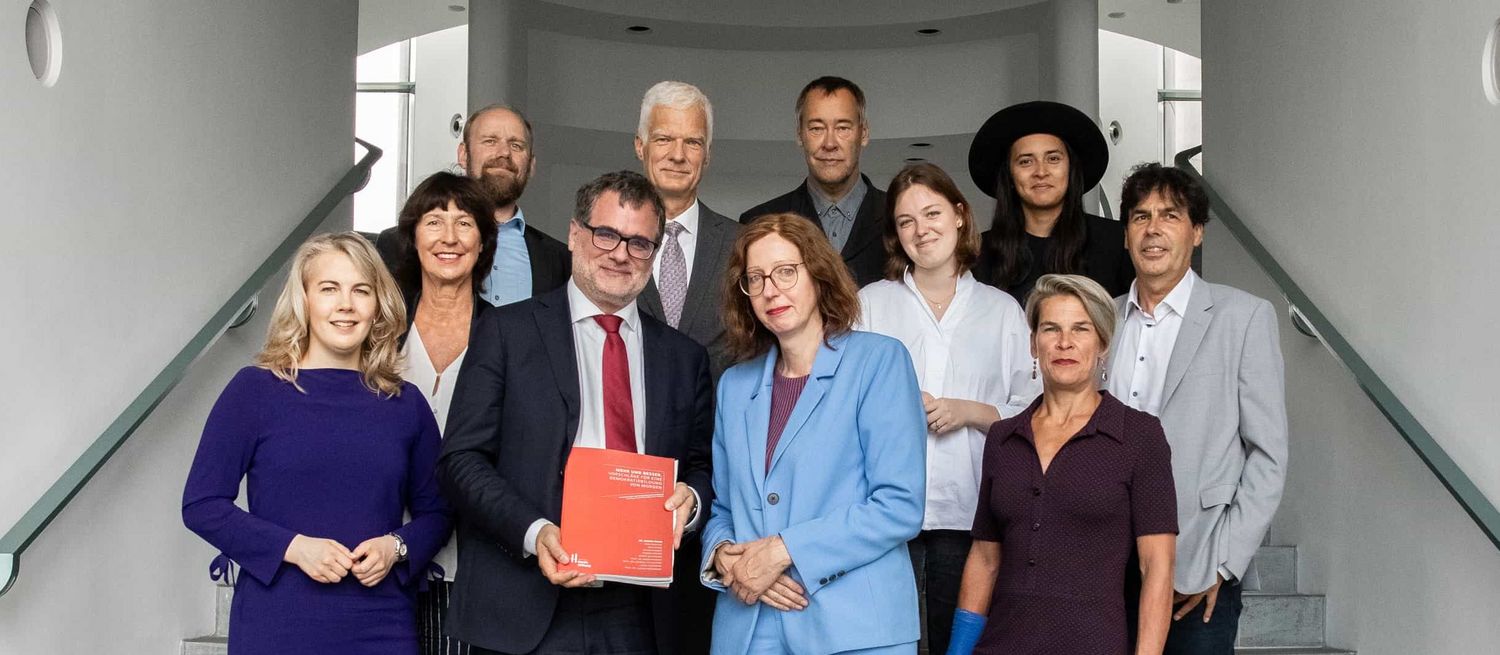 Die Übergabe des Berichts der Hertie-Kommission Demokratie und Bildung im Bundeskanzleramt, Foto: Hertie-Stiftung / Thomas Lobenwein 2023