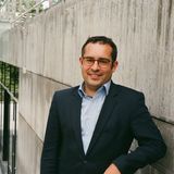 Prof. Daniel Weiß forscht am Hertie-Institut für klinische Hirnforschung in Tübingen zu den Themen Parkinson, Bewegungsstörungen, Tiefe Hirnstimulation und Pumpentherapie. Foto: Fabian Zapatka